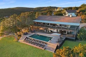 Hot Tub, Heated Infinity Pool, Perfect Hill Country Estate on 10 Acres - Jonestown