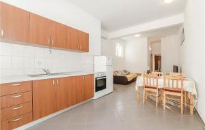 Nice Apartment In Biograd With 1 Bedrooms And Wifi