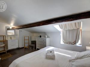 Gîte 3 chambres avec hammam, sauna et jacuzzi à Cellieu - FR-1-496-8