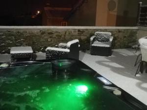 Gîte 3 chambres avec hammam, sauna et jacuzzi à Cellieu - FR-1-496-8