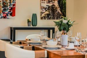 Shambhala grand villa by Cozy Lake