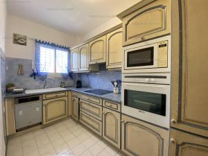 Appartements Bel appartement T3 climatise, centre Cavalaire, proche plages et commerces - FR-1-100-273 : photos des chambres