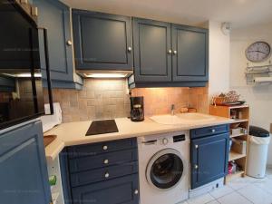 T2 climatisé au cœur de Cavalaire, avec terrasse, garage, proche des plages et commerces - FR-1-100-277