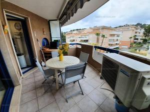 T2 climatisé au cœur de Cavalaire, avec terrasse, garage, proche des plages et commerces - FR-1-100-277
