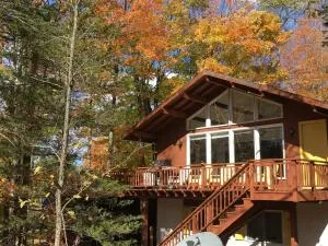 Contemporary Magic Mountain Chalet Close to Skiing, Hiking, Fun - Andover