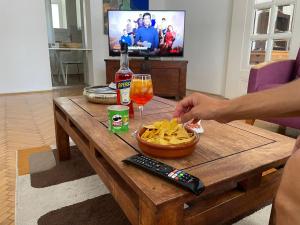 Sunny, Airy, Artsy & Authentic Loft with Balcony