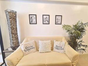 NEW Luxury Suite with pool and Netflix near Airport