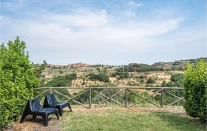 2 Bedroom Cozy Apartment In Castelmuzio