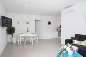 One-Bedroom Apartment with Patio