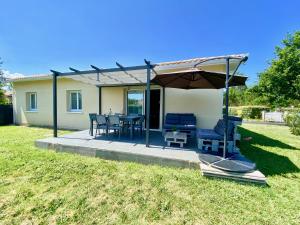 Maisons de vacances Maison chaleureuse avec jardin : Maison 3 Chambres