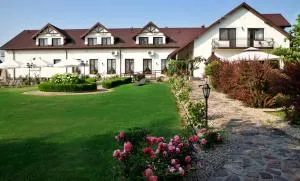 U Sarnowskich - 马佐夫舍地区奥斯特鲁夫