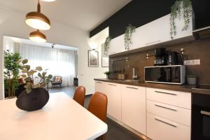 Premium Urban Living - Stylish Apartments at Universitate Prime Location