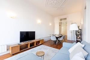Aurora Heights Apartment by LovelyStay