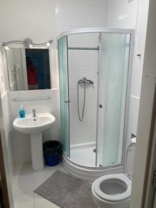 3 Bed Flat - Sleeps 10 - Pets - Smoking on terrace