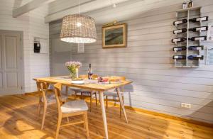 traumHaff - Sea Hideaway Ostsee Region - privates NORDICSPA, Kamin, Kunst, Hund 300m zum Strand