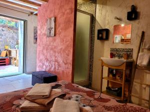 B&B / Chambres d'hotes Ambition Bien Etre Adulte Only : photos des chambres