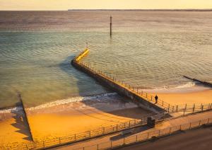 Opulent Georgian townhouse overlooking Spencer Square