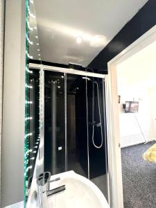 Beach Front Apartment with Free Parking, St Annes