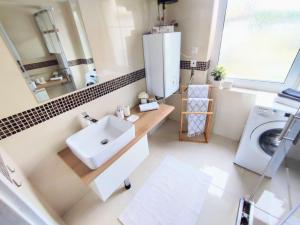 Sunshine apartment for 6 & Terrase & Free Parking