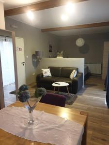 Donna Plitvice Lakes