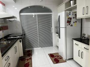 Apartamento de 3 quartos amplos na praia Pitangueiras, Guaruja
