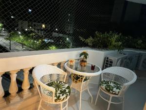 Apartamento de 3 quartos amplos na praia Pitangueiras, Guaruja