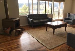 3 Bedroom Lakeview Cottage with DryingBike Room