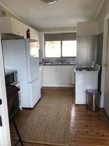 3 Bedroom Lakeview Cottage with DryingBike Room