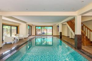 SaffronStays Windermere, Lonavala - luxury villa with heated pool, projector room and indoor games