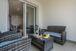 Luxury Apartment "Ema" with sea view & parking