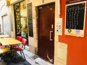"Au Cœur du Vieux Nice Place Rossetti et de sa fabuleuse Promenade des Anglais"