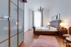 Luxury Riverside Apartments In The Center Of Prague