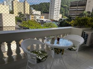 Apartamento de 3 quartos amplos na praia Pitangueiras, Guaruja