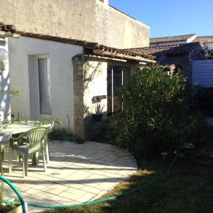 Maisons de vacances Maison charmante a Sainte-Marie-de-Re avec terrasse : photos des chambres