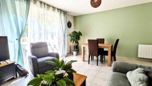 Maison 2ch, 74m², tout équipée, parking, jardin