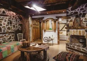 Traditional house Alexis Coco with pool and fire place - Galatás