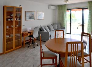 1st Line Sea View - Plaza