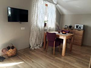 Donna Plitvice Lakes