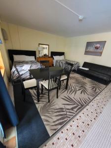 7 Beachside inn