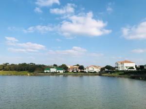 Maison du lac, golf et océan à 100m