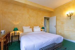 Hotels Chateau De Razay : photos des chambres