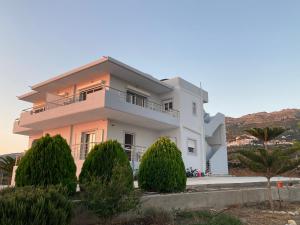 360° View Suites Tan