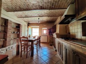 Casa rustica con terrazza e barbecue