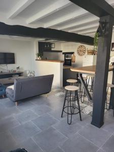 Maison de campagne individuelle et patio