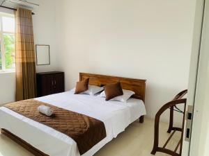 Breezy Brand-New Green Tops Villa