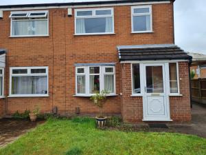 obrázek - Immaculate 3-Bed House with free parking in Bolton