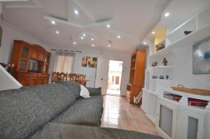 Agradable adosado con piscina, duchas hidromasaje