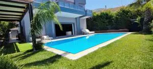 Unique Villa Melia Lagonisi - 卡利维亚索里库