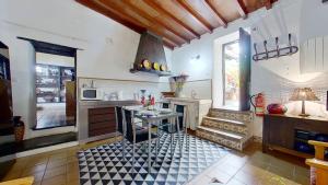 Charming 1-Bed House in La Laguna