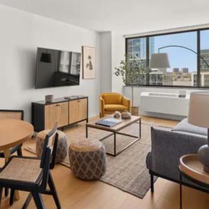 Two-Bedroom Apartment room in Family Apartment in Excellent Sector of New York